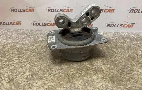 Opel Insignia A Engine mount bracket 13322171 V06516S0313