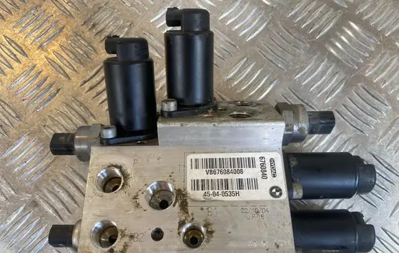 BMW 5 E60 E61 Active stabilizer control/valve assembly 6760840 040535H