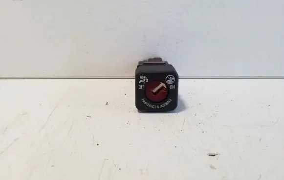 Passenger airbag on/off switch