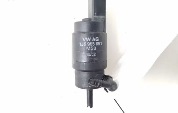 Audi A6 S6 C5 4B Windscreen/windshield washer pump 1J5955651