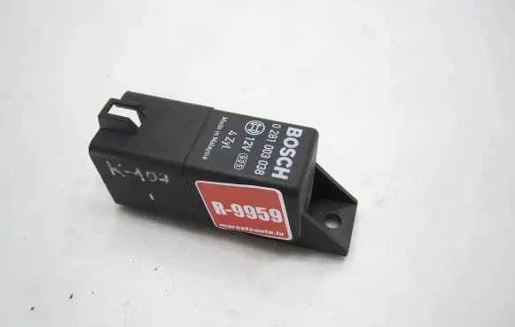 Volkswagen Golf VI Glow plug pre-heat relay 038907281D 0061