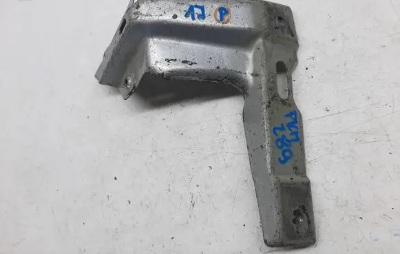 Volkswagen Golf IV Fender mounting bracket 1J0821136