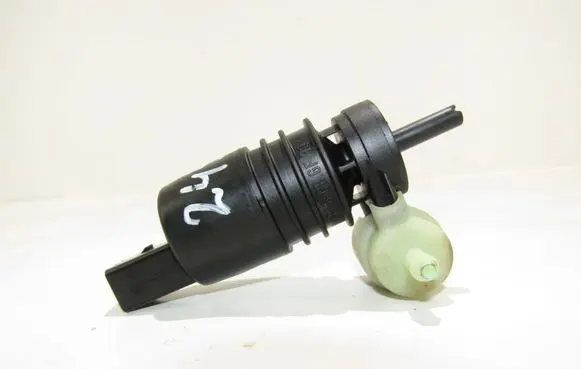 Mercedes-Benz E W212 Windscreen/windshield washer pump 2048660221