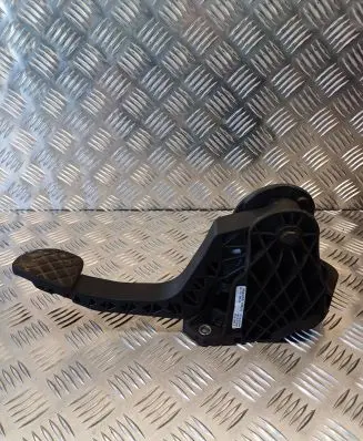 Volkswagen PASSAT B6 Clutch pedal 3C1721059AA