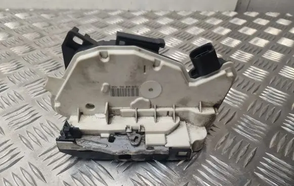 Volkswagen Amarok Rear door lock 5N0839015D