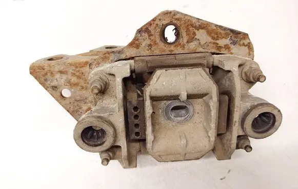 Ford Mondeo Mk III Engine mount bracket 