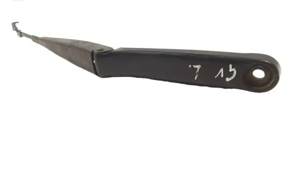 Volkswagen Golf V Front wiper blade arm 1Q1955409