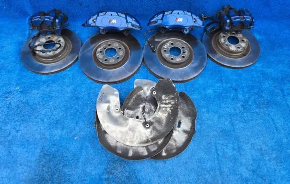 BMW 1 F40 Brake discs and calipers set 6888629 6888630