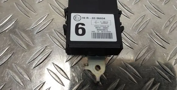 Toyota Avensis T270 Door control unit/module 8974105091