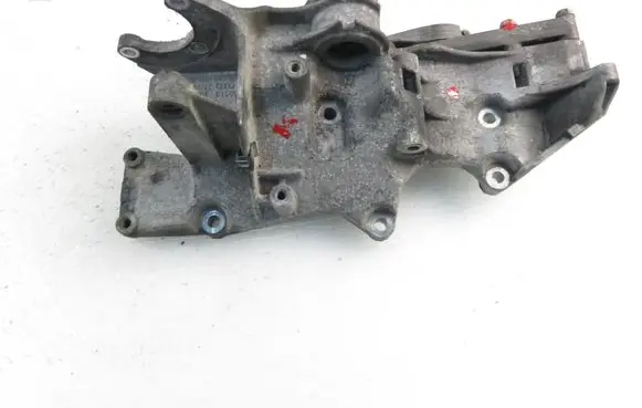 Volkswagen PASSAT B5.5 Generator/alternator bracket 06B903143K