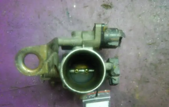 Renault Scenic I Throttle body valve 7700861679H