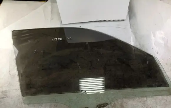 Suzuki Grand Vitara II Front door window glass four-door