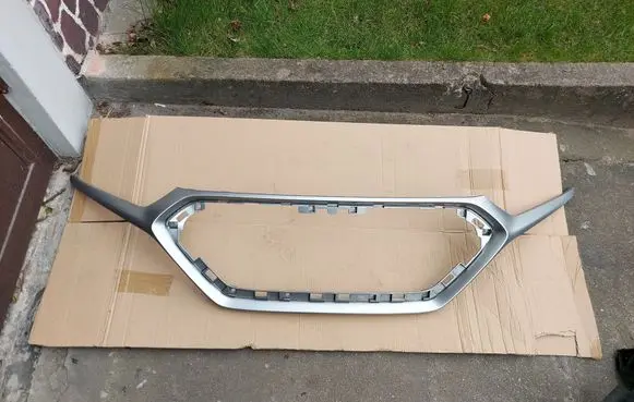 Hyundai Ioniq Front bumper lower grill 86586G2500