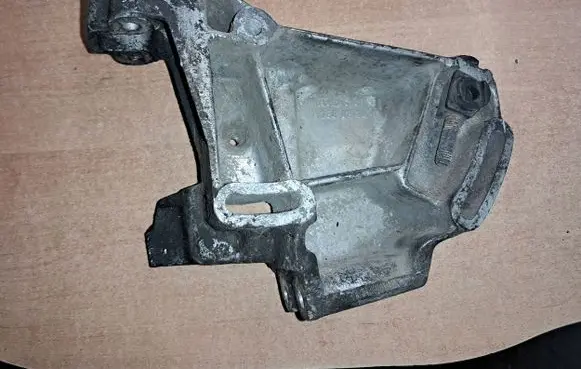 Mercedes-Benz W123 Fuel filter bracket/mount holder 6172360330