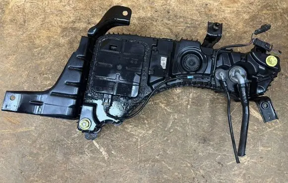 Peugeot 5008 II AdBlue liquid reservoir 