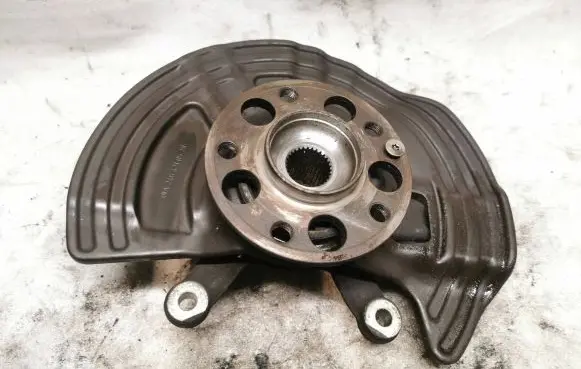 Mercedes-Benz B W246 W242 Rear wheel hub A2464210520