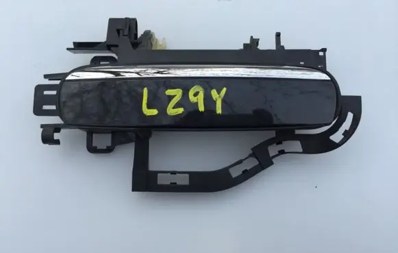Audi A6 S6 C6 4F Loading door exterior handle/bracket 
