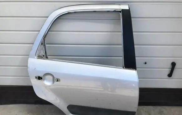 Suzuki SX4 Rear door