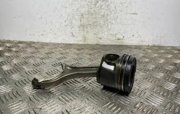 Jeep Grand Cherokee Piston with connecting rod