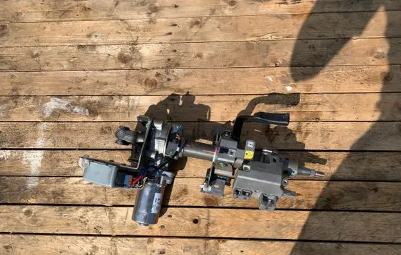 Steering wheel axle set