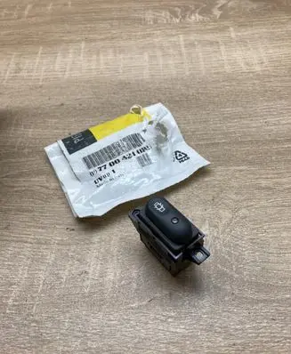 Renault Laguna I Central locking switch button 7700421085 7700421089
