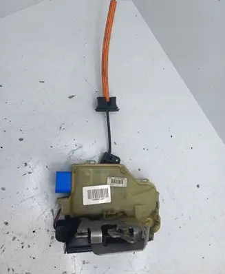 Audi A8 S8 D3 4E Front door lock 4E1837015B