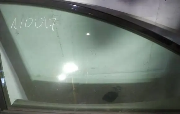 Nissan Quest Front door window glass four-door as2