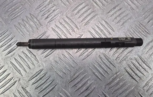 Mercedes-Benz C W204 Fuel injector A6460700987