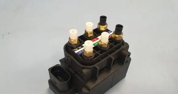 Audi A6 S6 C7 4G Air suspension valve block 4H0616013A 4H0616013
