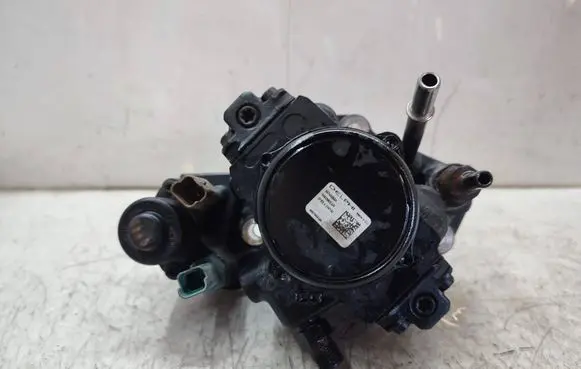 Ford Kuga II Fuel injection high pressure pump 9424A050A