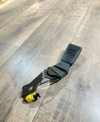 Mercedes-Benz E AMG W212 Rear seatbelt buckle a2128600469 78136078