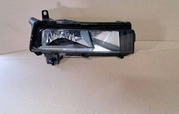 Volkswagen Touran II Front fog light 5TA941662