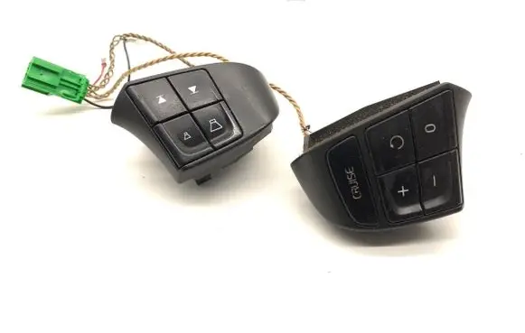 Steering wheel buttons/switches