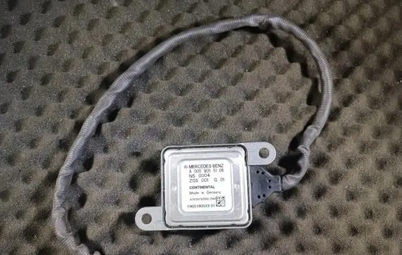 Mercedes-Benz C W205 Lambda probe sensor A0009055106