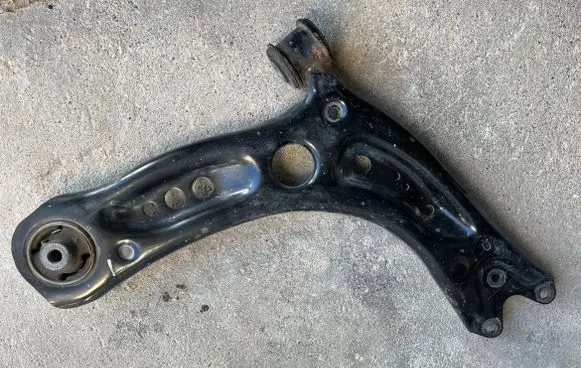 Seat Leon (5F) Front lower control arm/wishbone 5Q0407152L