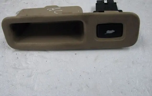 Honda Accord Tailgate/boot open switch button M19902CMSS5A M20419