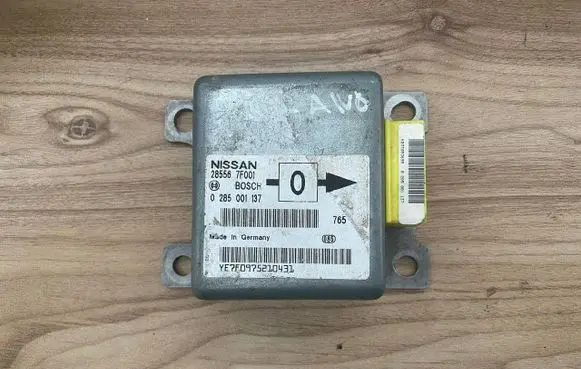 Nissan Terrano Airbag control unit/module 285567F001 0285001137 YE7F0975210431