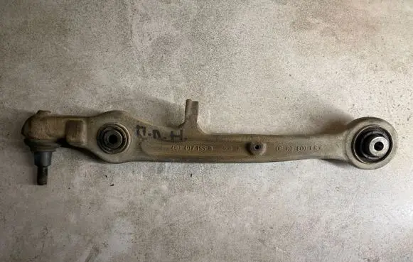 Volkswagen Phaeton Front lower control arm/wishbone 4E0407155D