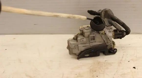 Audi A6 S6 C6 4F Front door lock 4F2837015
