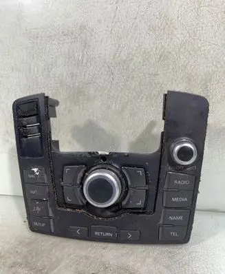 Head unit multimedia control