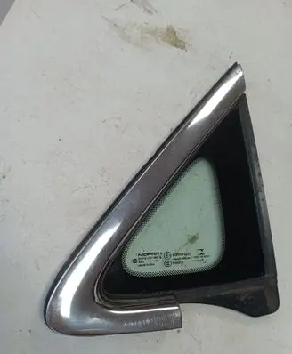 Chrysler Pacifica Front triangle window/glass 68227745AE