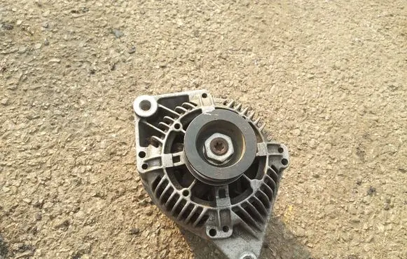 Renault Laguna I Generator/alternator 7700424582