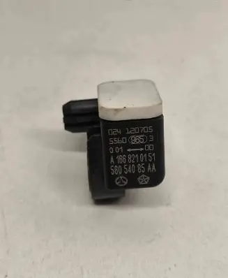 Jeep Grand Cherokee Airbag deployment crash/impact sensor A1668210151 56054085AA