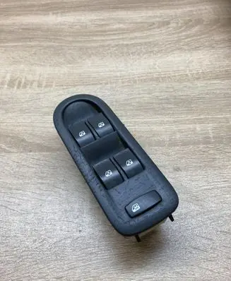 Renault Grand Modus Electric window control switch 156018070