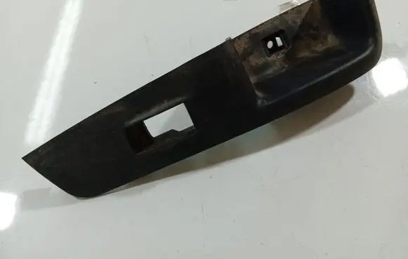 Mitsubishi Outlander Front door window switch trim 7222A220ZZ