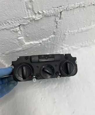 Volkswagen Golf V Climate control unit