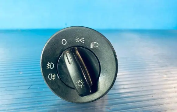 Skoda Octavia Mk2 (1Z) Light switch 1Z0941431C