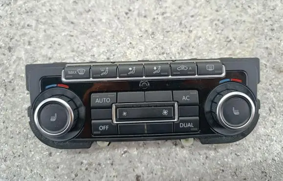 Volkswagen Golf VI Climate control/heater control trim 5K0907044BT