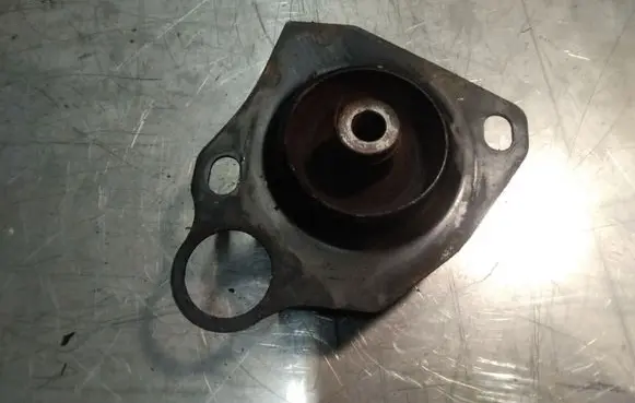 Toyota Prius (XW20) Engine mount bracket
