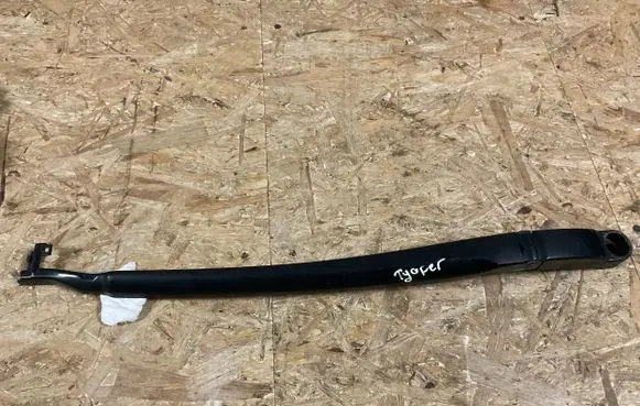 Volkswagen Touareg I Front wiper blade arm 7L6955407A